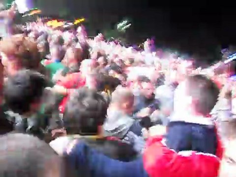 Bloody beetroots aux vieilles charrues. Pogo avec spiderman et un télétubbies lol