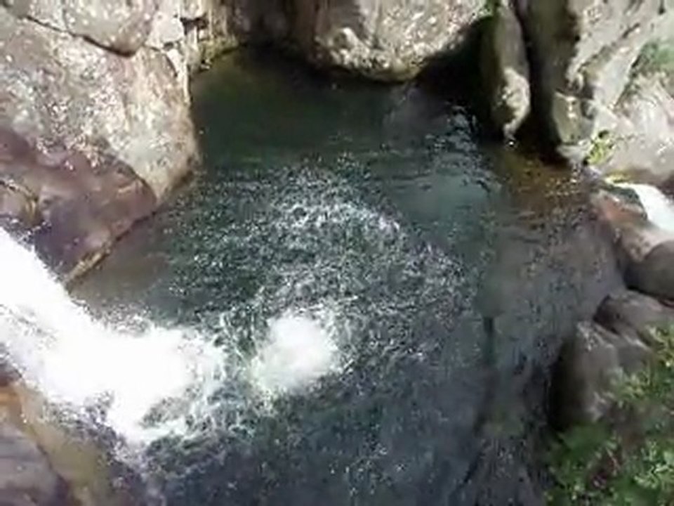 Canyoning Ardeche: Besorgues, saut de 10m.