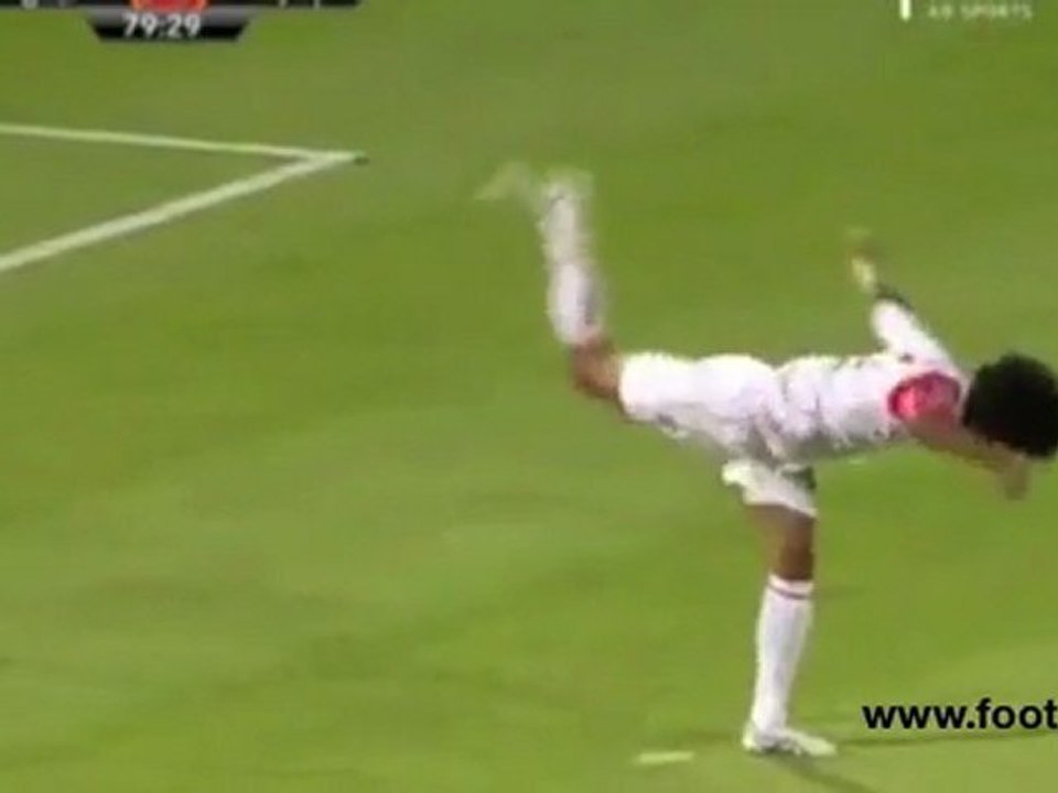 Il marque son penalty par une talonnade