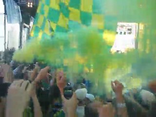 Feest in de Heldenplein