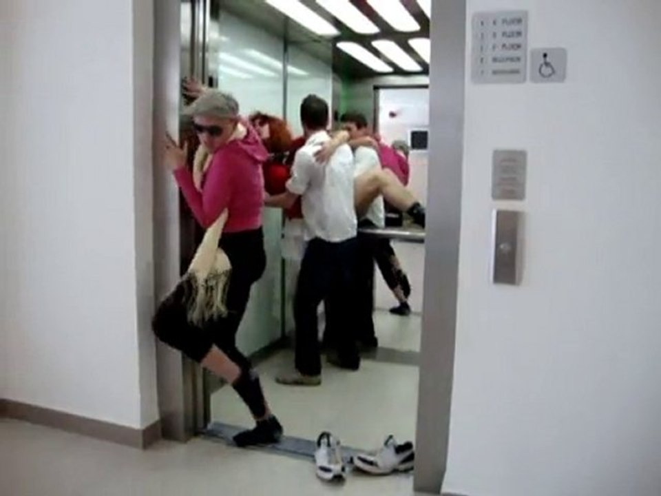 REKLAMA AXE COMMERCIAL ELEVATOR PARODY 2010