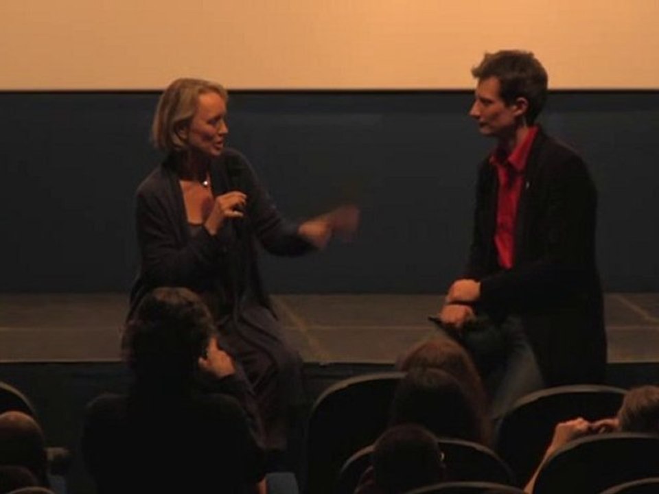 Absurde Séance L'Au-Delà avec Catriona MacColl