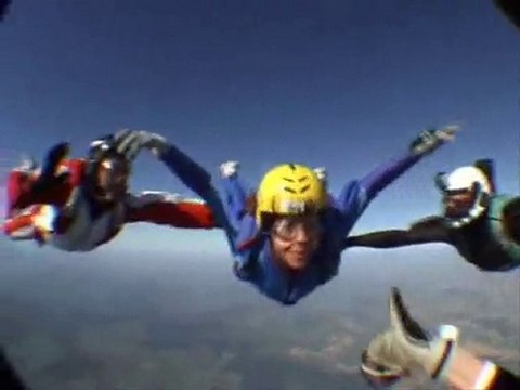 Cerfontaine : Premier saut en parachute d'Alicia