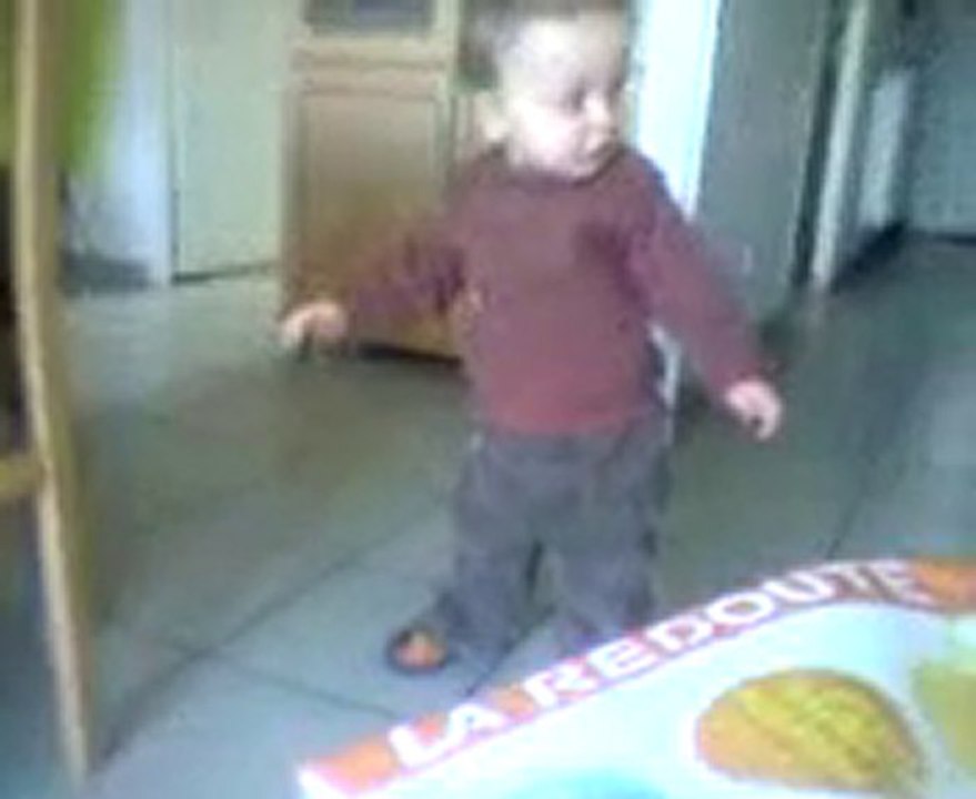 Fou rire et marche de mon fils