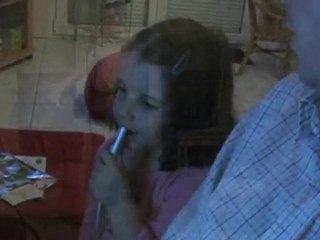 101025 film Adele danse et chante au micro