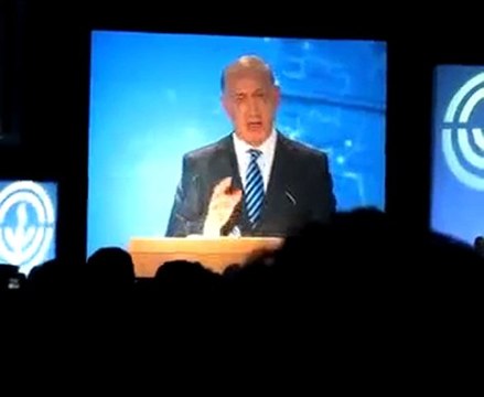 Jeunes Juifs VS Netanyahu lors de l'Assemblée général juif