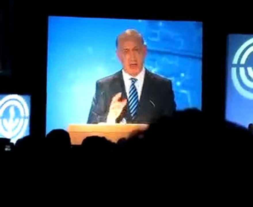 Jeunes Juifs VS Netanyahu lors de l'Assemblée général juif