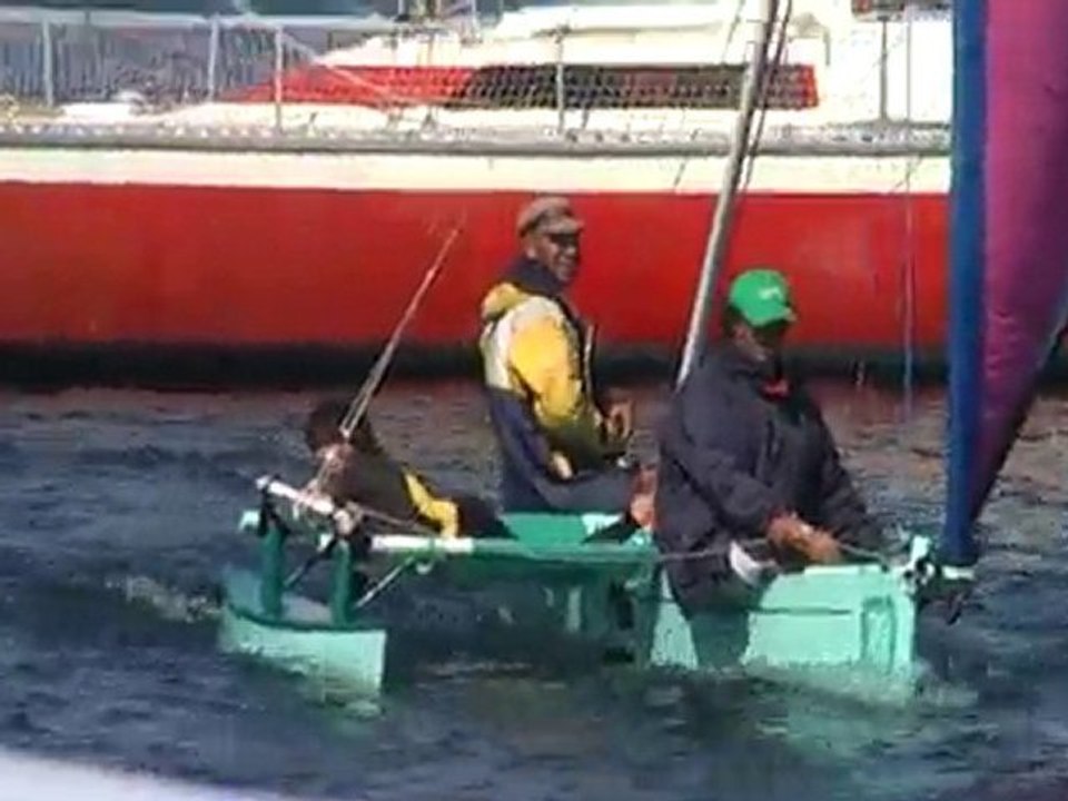 MOV009 petit prao avec gréement en pince de crabe