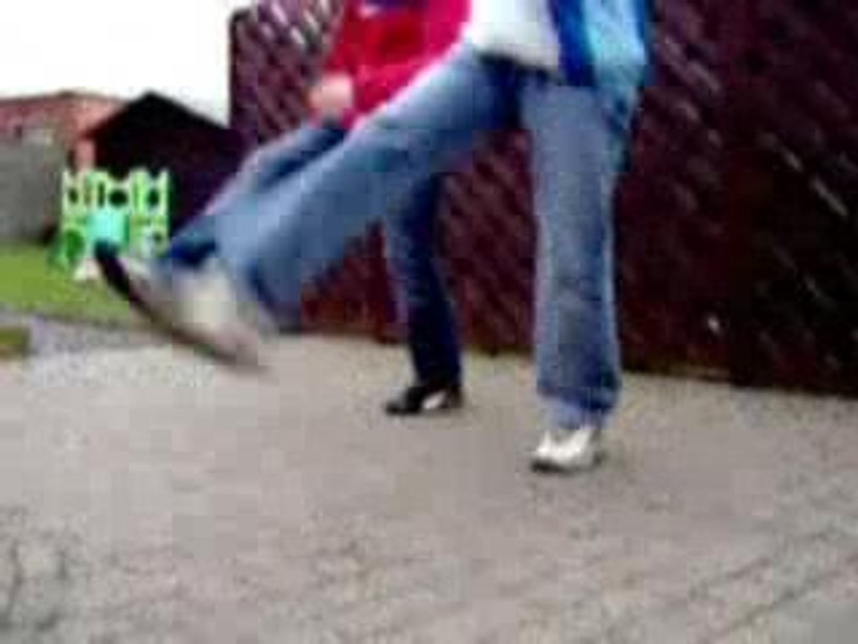 duo jumping