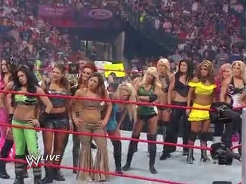 Face Divas vs Heel Divas [Raw 3/30/09 + Santino's Dance]