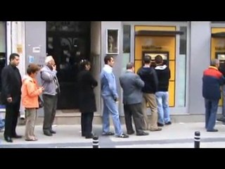 Bankalarda uzun kuyruklar olustu