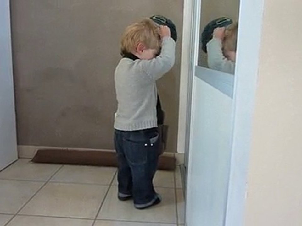 Je ris de me voir si bô en ce miroir !!!