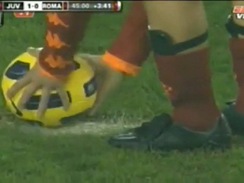 gol roma  TOtti Penal 13-11.2010