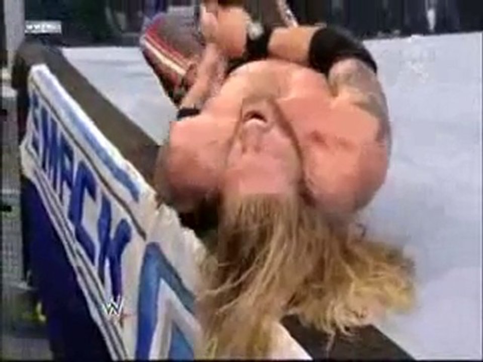 Catch attack Smackdown 13.11.2010 p1