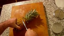 Ananas schälen