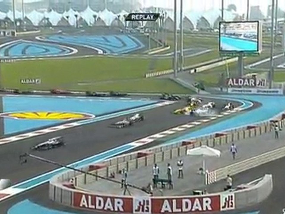 F1 2010 Abu Dhabi / Course Finale : Schumacher/Liuzzi Crash