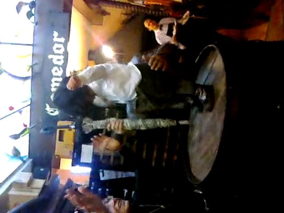 CLARA BAILANDO