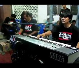 The group entertained the refugees Znada