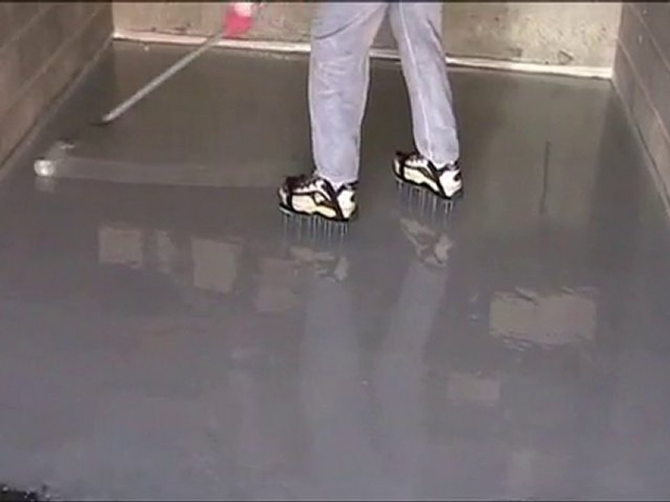 Sol en resine  Garage  5 Application resine  Liquiroc