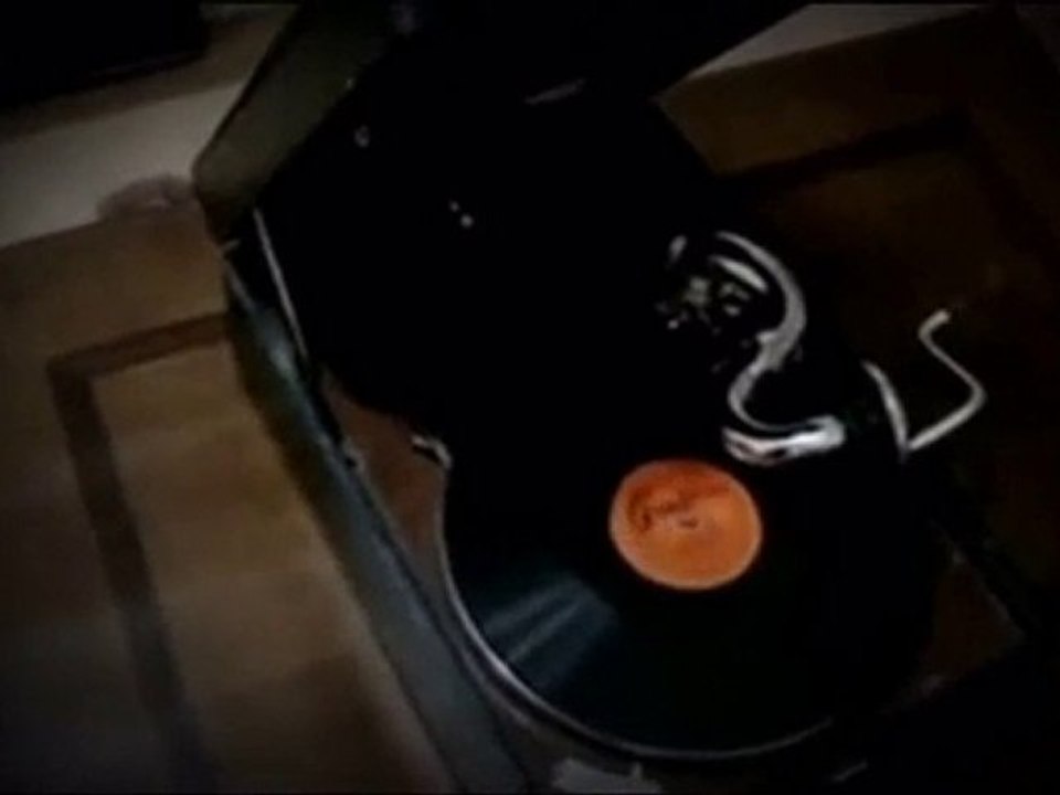 Vedia Rıza - Gözünün rengini sordum kara sevdâ dediler.HD