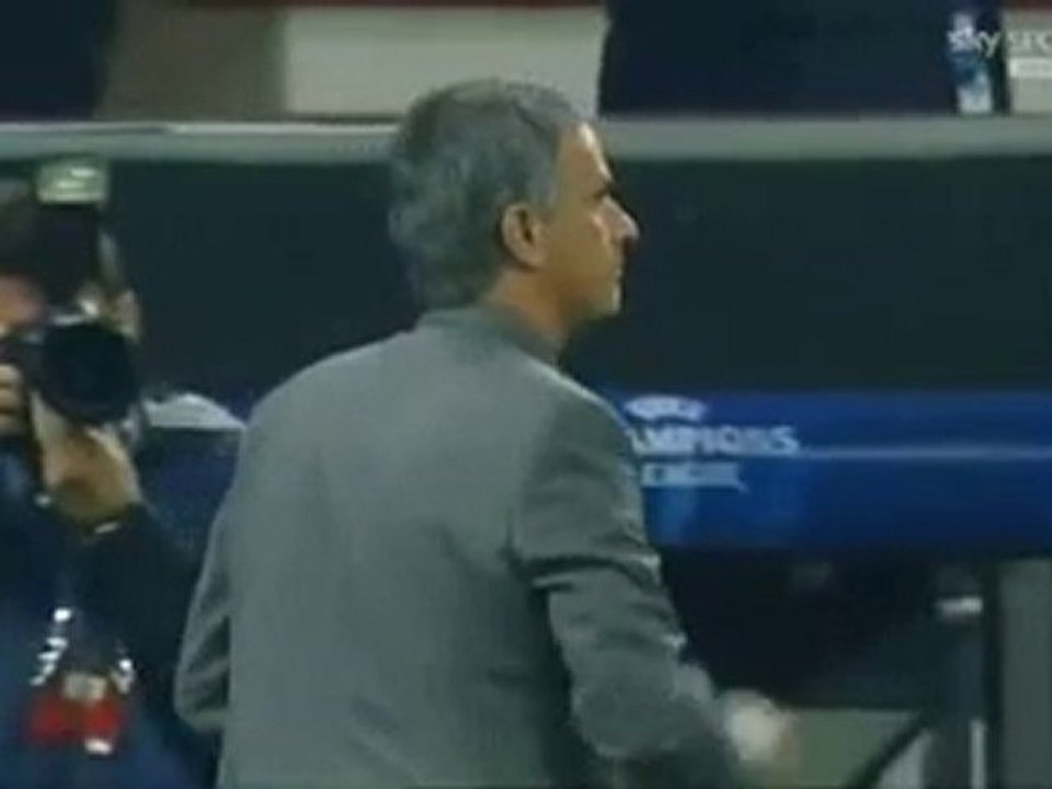 mourinho_triplete_tre_dita