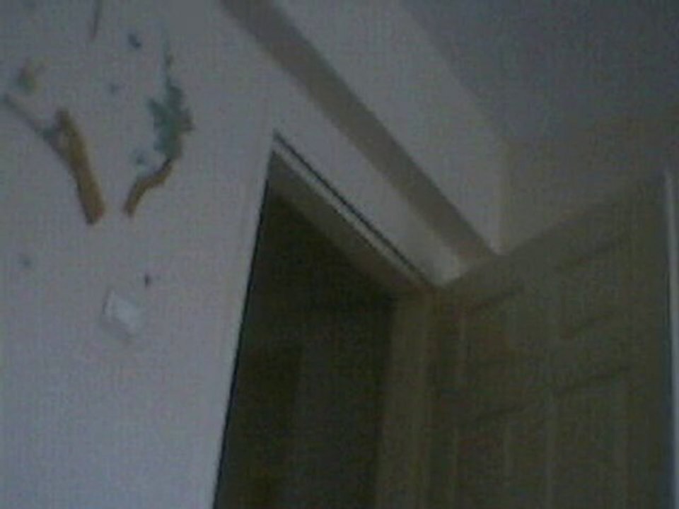 ÇOCUK GİDERKEN DÜŞÜYOR