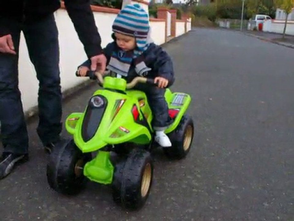 Ethan sur le Quad