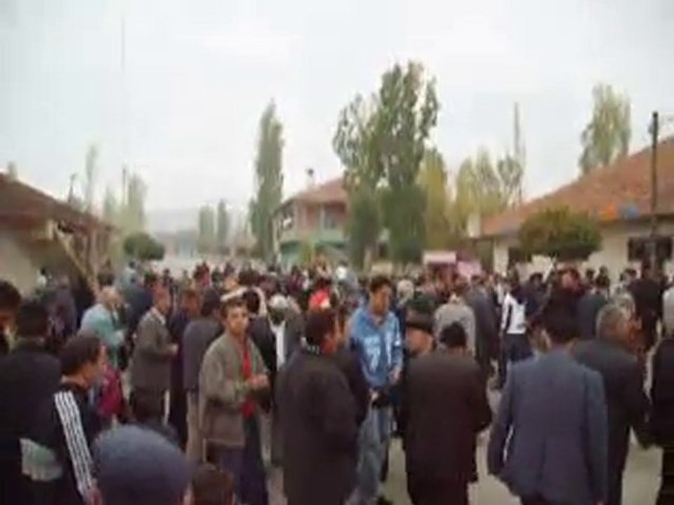 Kale Beldesi.com Mezarlıkta Dua dan Sonra