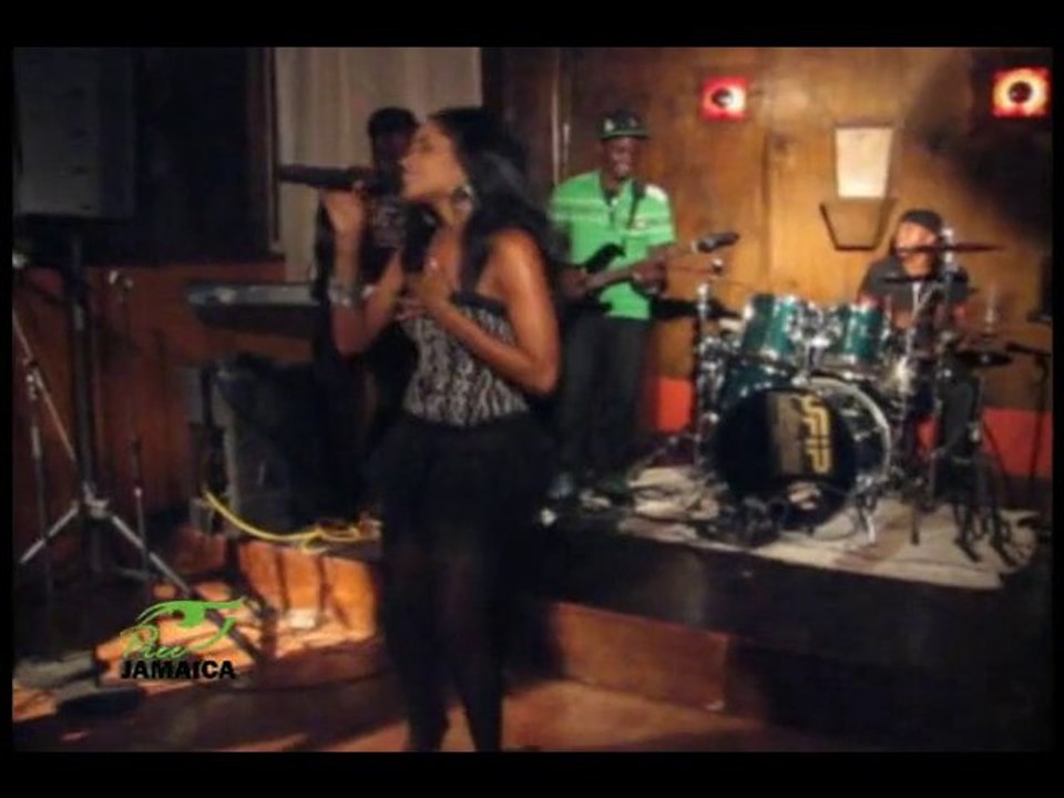 Denyque - Live