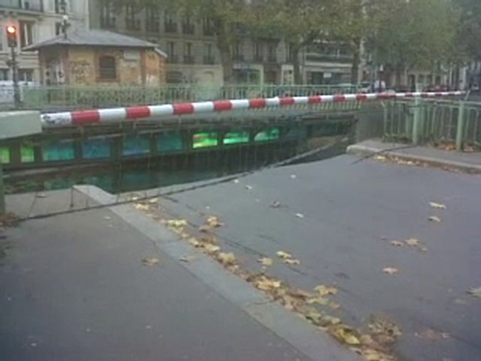 VIDEO DU CANAL SAINT-MARTIN NOVEMBRE 2010