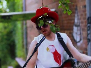 "Don't Smell Too Good (But It Keeps Me From Burning)" Live