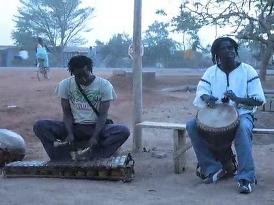 ..Mur Bata secteur 17 avant travaux échangeur Route de Bobo