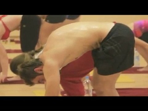 Москва: Скидка 61% на занятие оздоровительной Бикрам-йогой!