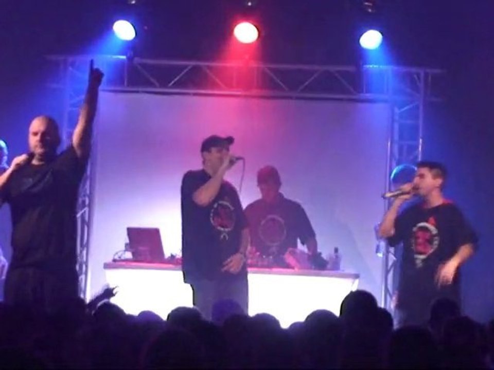 Concert Polychrome7 - Micro dans la main - Ramses II