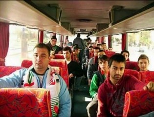 Caddelerde rüzgar aklımızda hep sen varsın ...