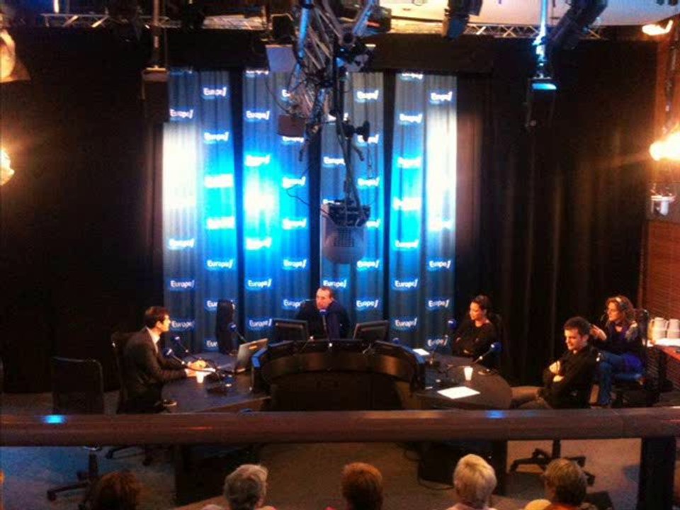 Remaniement: B. Lancar débat face à B. Julliard sur Europe 1