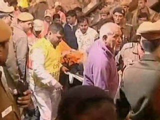 Scores dead in India building collapse