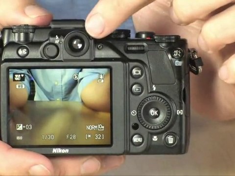 Nikon Coolpix P7000 26233 digital camera