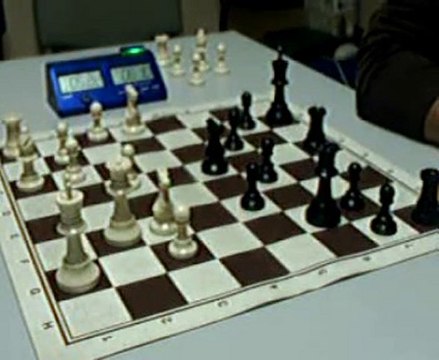 ECHECS : ZITOUN 1 VS 0 STEPH (CLASSE A 2010)