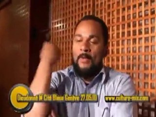 Dieudonné invente la quenelle tectonic