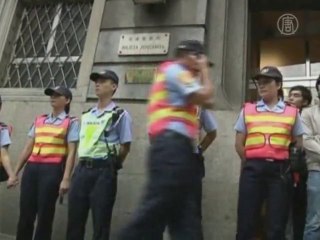 В Макао встретили протестами премьер-министра КНР