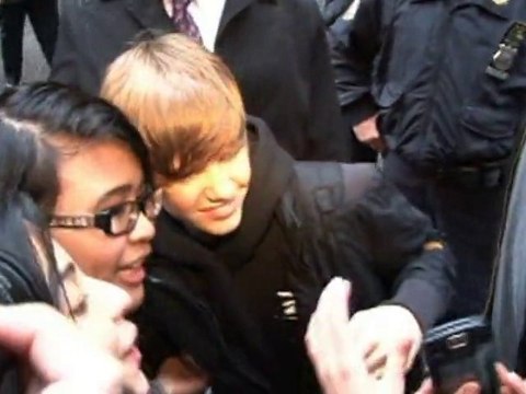 Rihanna commends Justin Bieber's abs