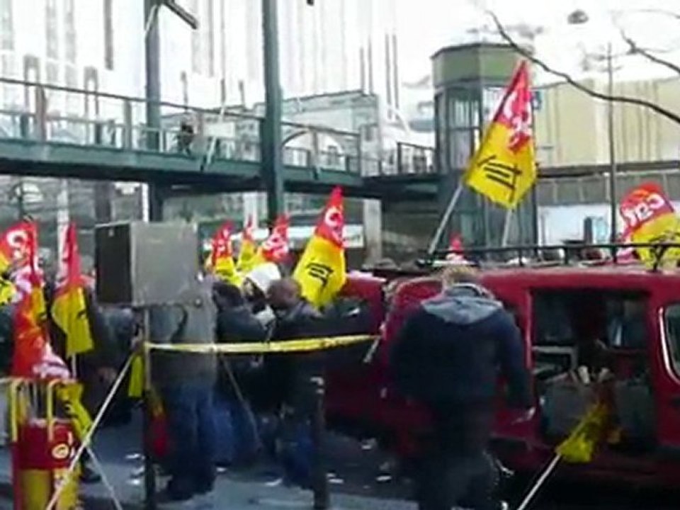 MANIF DEVANT LE SIEGE SNCF