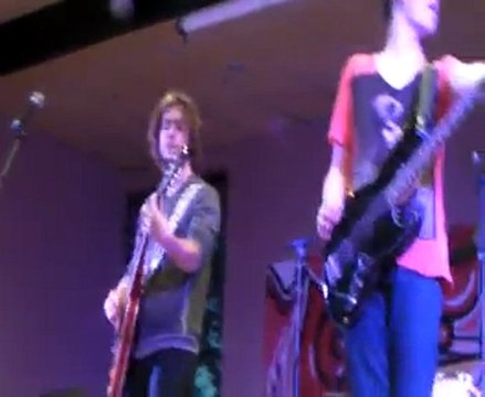 How to win in showbusiness - United States of Myself