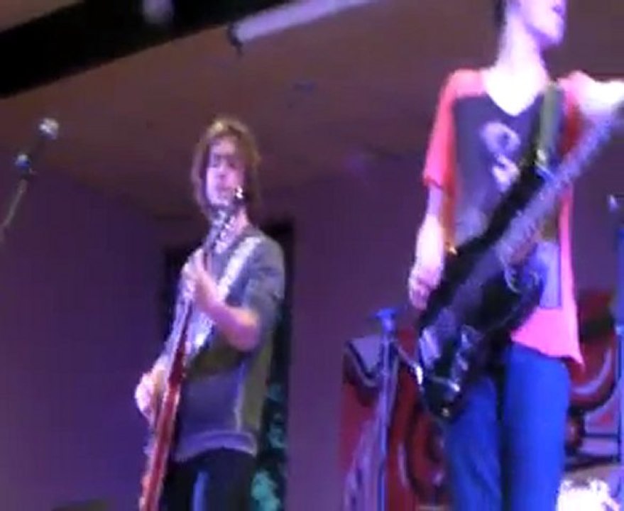 How to win in showbusiness - United States of Myself