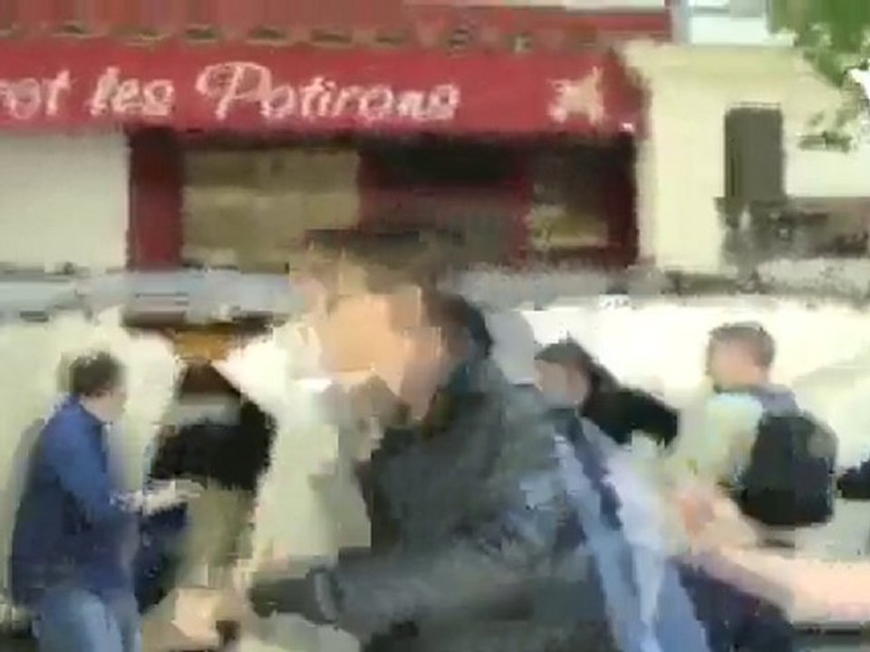 Attaque du cortège Dieudonné Soral par le betar -- fn