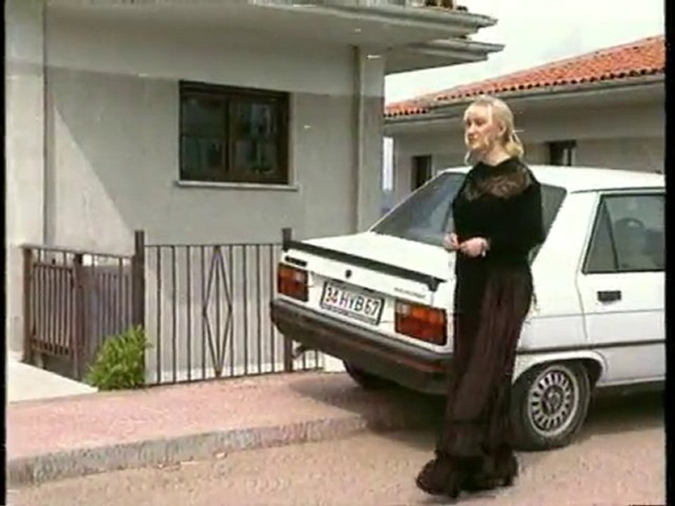 Güllü - Değmezmiş Sana