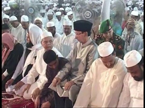 Muslims celebrate Eid in Bangladesh