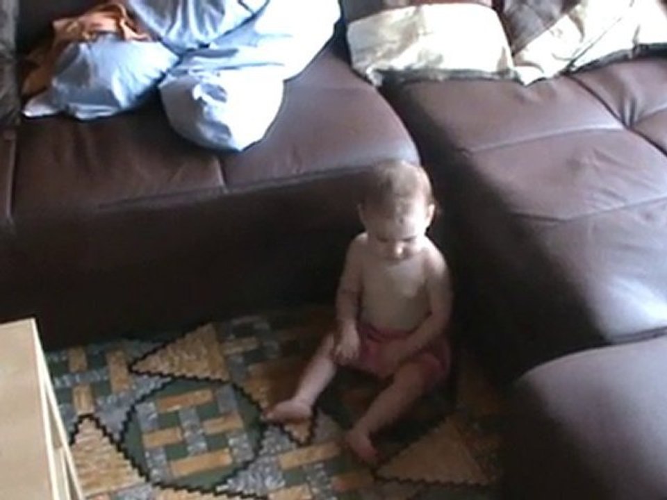 Maelys se met debout !!!