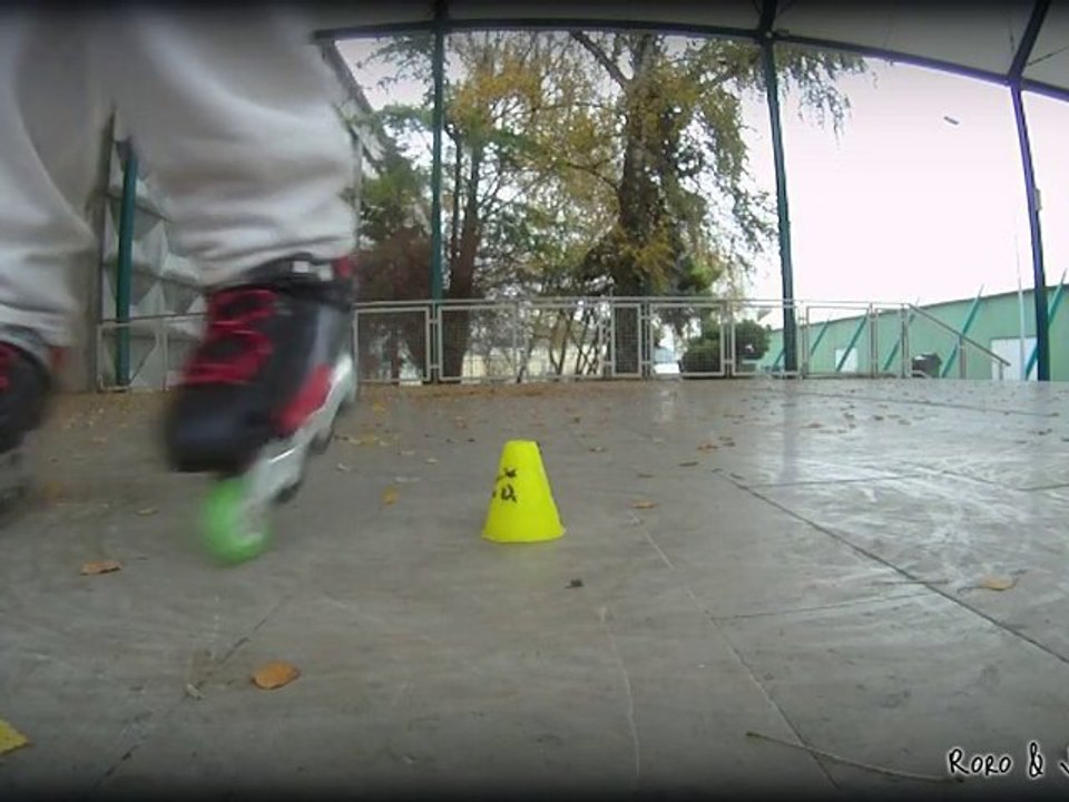 Juju en roller, random V2 (Slalom et sauts)